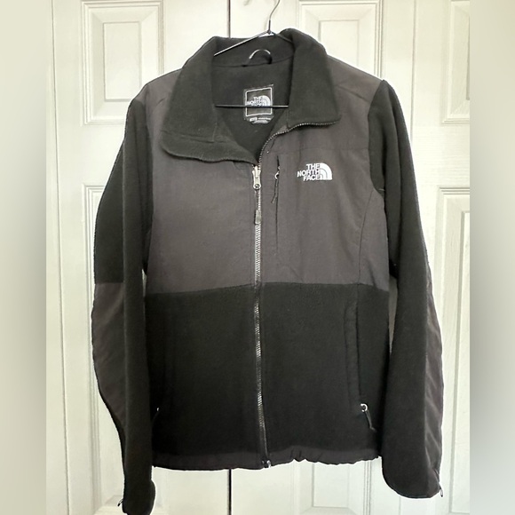 Women's The North Face Black and Gray Denali Jacket - Picture 1 of 10